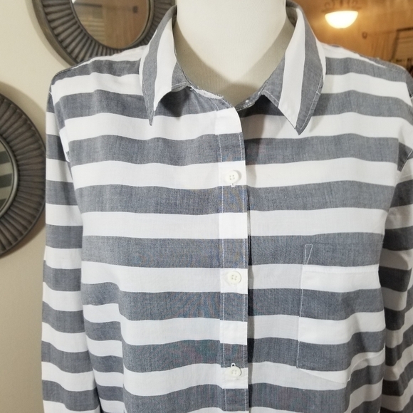 Forever  21 sz med shirt button down with collar - Picture 4 of 8